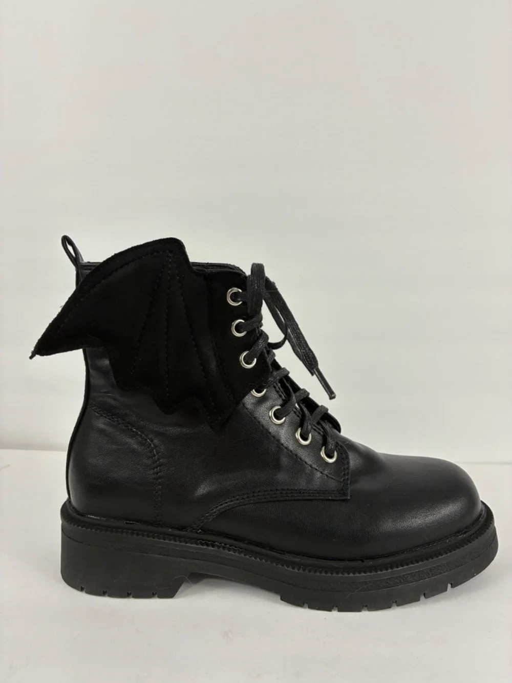 Bat Wing Combat Boots NEW 3.5 Black Lace-Up Lug Sole Ankle Smooth Vegan Leather
